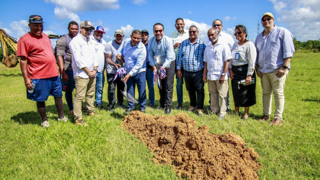 El Inefi da primer picazo para construcción de play en San Antonio de Guerra