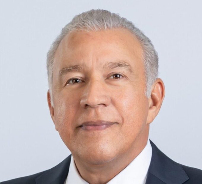 Andrés Bautista García, les desea Feliz Navidad y próspero nuevo año 2025 al pueblo dominicano