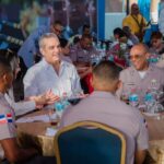 En navidad y siempre .@LuisAbinader reafirma su compromiso con la @PoliciaRD