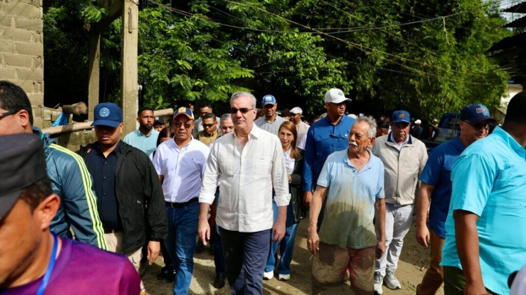 Presidente @LuisAbinader visitó zonas afectadas por las lluvias en Puerto Plata, para coordinar acciones frente a daños provocados