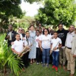 La alegría y esperanza llega a San Pedro de Macorís; .@RaquelPeñaVice entrega juguetes y comparte con niños