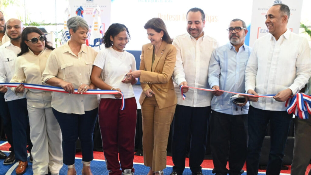 Vicepresidenta Raquel Peña y director de Inefi entregan moderno polideportivo en San Pedro de Macorís