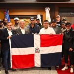 @KelvinCruzRD Hoy estuvimos en el Aeropuerto Internacional de Las Américas despidiendo a los campeones de la liga de béisbol invernal, los Leones del Escogido