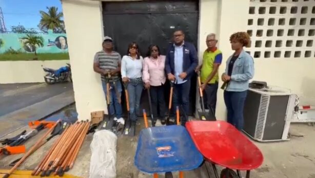 @CaamanoVive Hecmilio Galván Agradece al Alcalde de El Seybo Leo Francis Zorrilla por sus palabras hacia el @Feda_RD. Es un honor para nosotros servir a esta noble ciudad