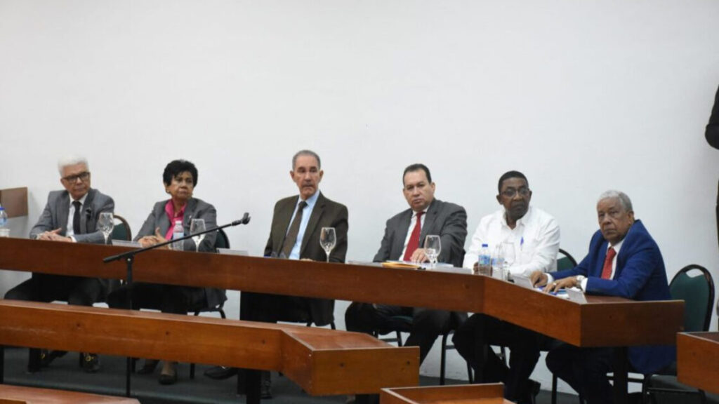 @FGarciaFermin @MescytRD completa evaluación quinquenal y logra acreditación internacional para 11 Escuelas de Medicina en RD