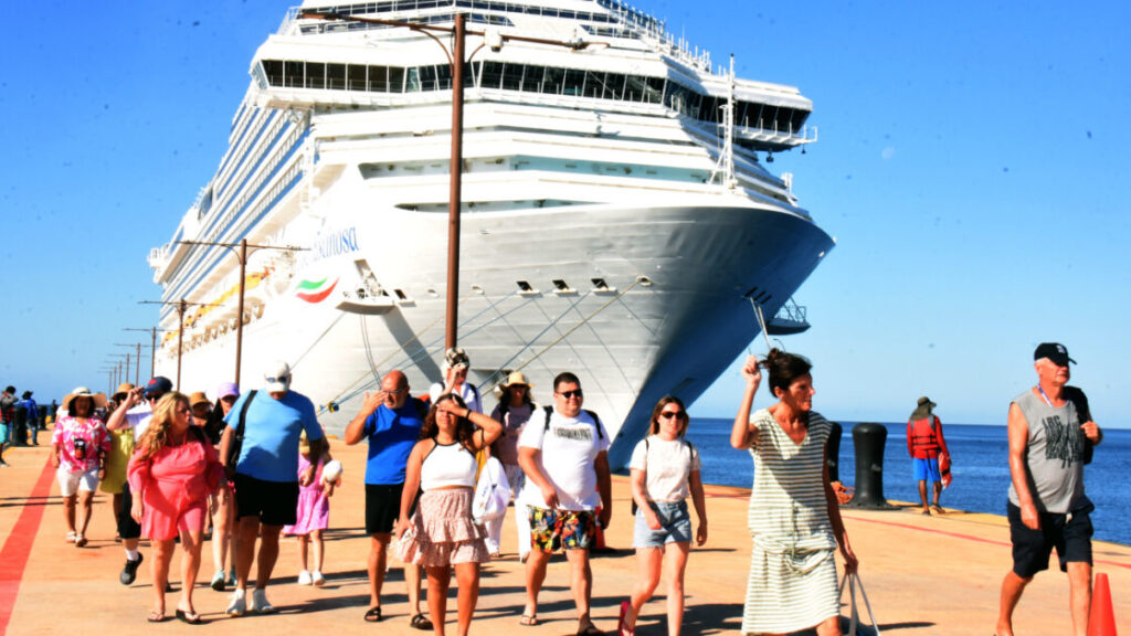 Puerto de Cabo Rojo recibe su tercer crucero en este año