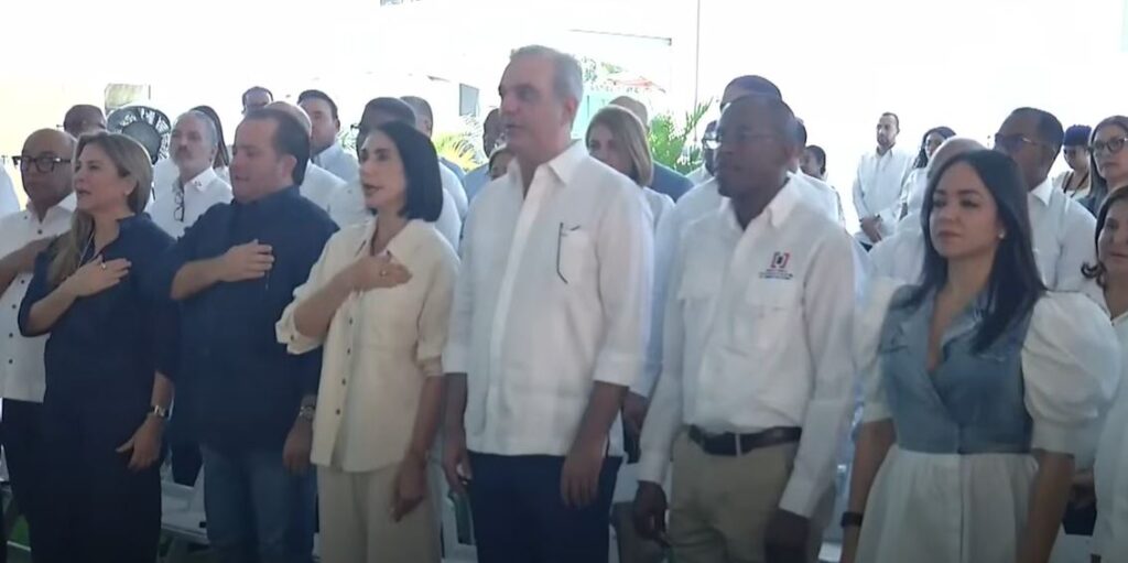 GOBIERNO DE LA REPÚBLICA DOMINICANA @LuisAbinader | Lanzamiento del Proyecto de Titulación de la Circunscripción #3, D.N.