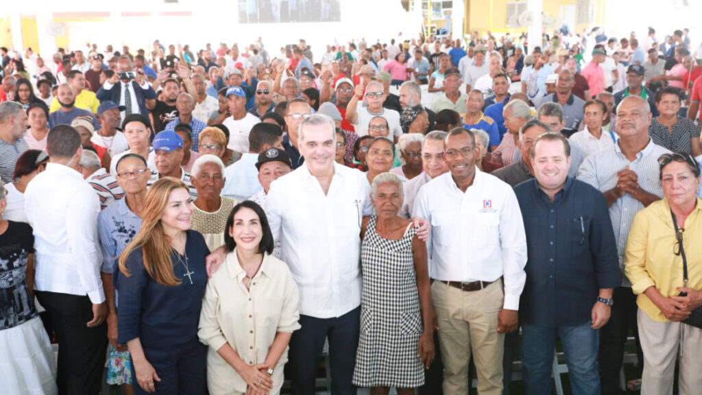 Gobierno @LuisAbinader lanza proyecto de titulación en el norte del Distrito Nacional, para beneficiar a más de 30,000 personas