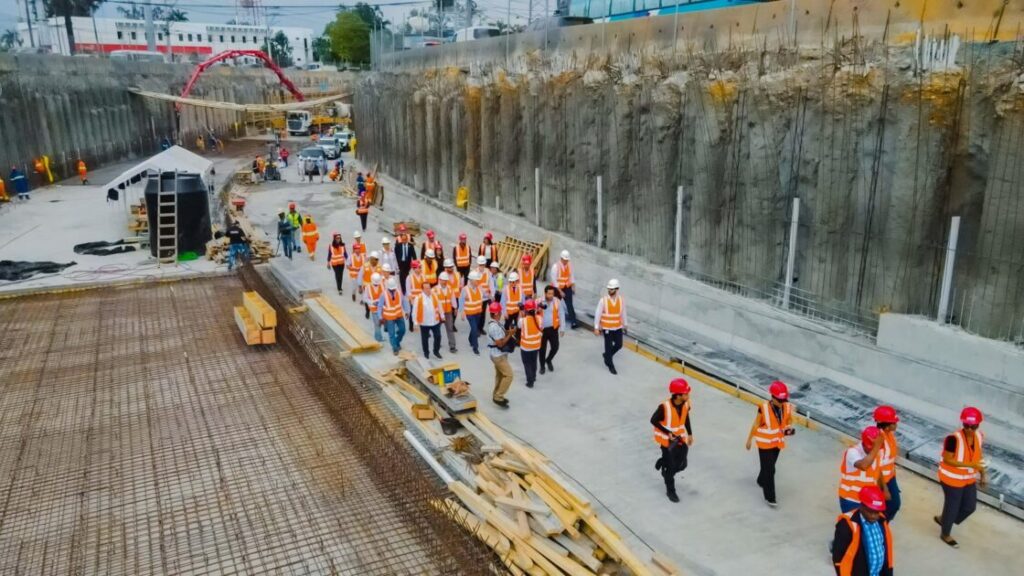 @Josepaliza y @EduardoEstrellaV realizaron recorrido de supervisión que incluyó la construcción del túnel en la Plaza de la Bandera y el paso a desnivel en la avenida Isabel Aguiar