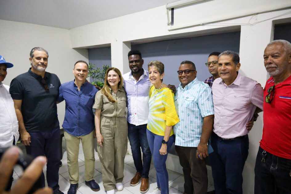 @PRM_Oficial Fortaleciendo el compromiso con la unidad, @CarolinaMejiaGencabezó un productivo desayuno de trabajo con nuestras autoridades en Puerto Plata