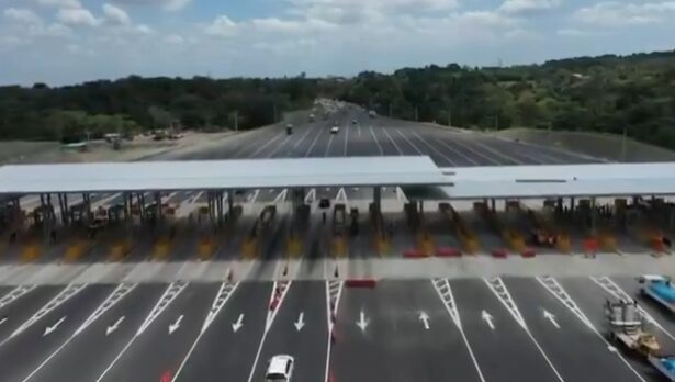 @HostosR Esta toma es de ayer mientras se señalizaban las vías. Antes de semana santa estará en funcionamiento la nueva estación