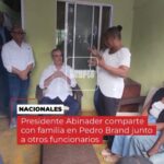 @LuisAbinader compartió en casa de una familia en el municipio Pedro Brand, acompañado del ministro de Obras Públicas, Eduardo Estrella; la directora del Plan Social, Yadira Henriquez; y Rolfi Rojas