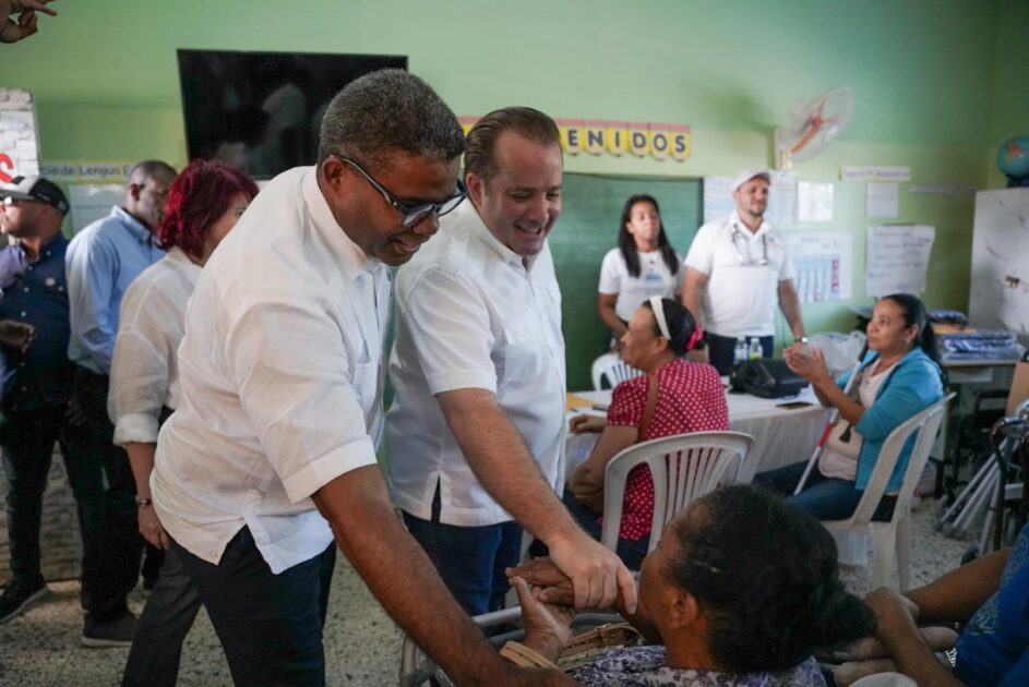 @Propeepgob junto a @JosePaliza, garantizamos que todas las edades encuentren su espacio en la jornada #PrimeroTú en el municipio de Altamira, Puerto Plata