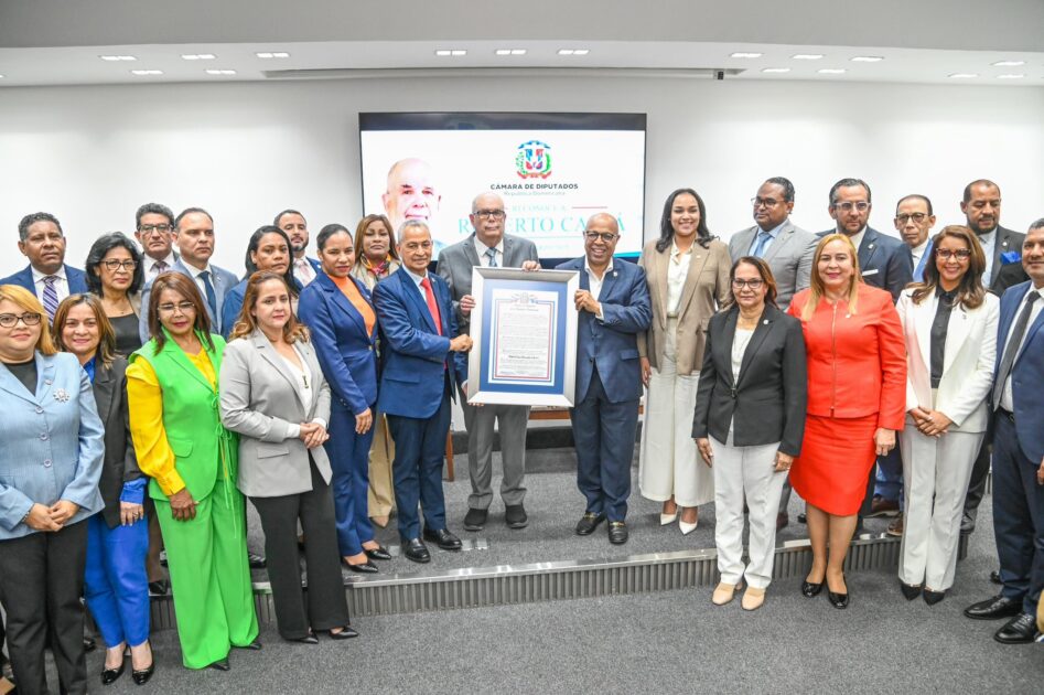 @DiputadosRD Hoy se entregó el reconocimiento por decisión unánime al actual director General del @AGN_RD