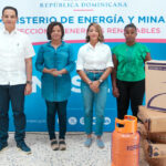 @EnergiayMinasRD lanza proyecto ,”Cocinas Limpias”, con la entrega de 51 kits de estufa y cilindro de gas en Yamasá