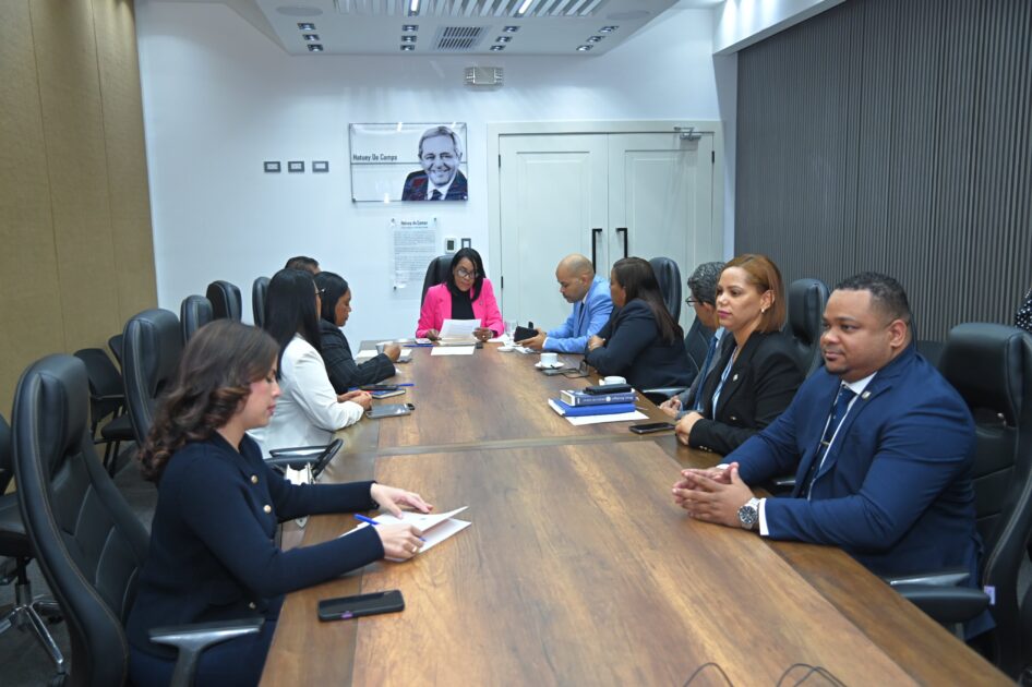 @DiputadosRD La Comisión Permanente de Dominicanos en el Exterior, presidida por la diputada Kenia Bidó (@BidoKenia26542), se reunió para coordinar la agenda de trabajo de la Comisión para la Primera Legislatura Ordinaria 2025. #DiputadosRD