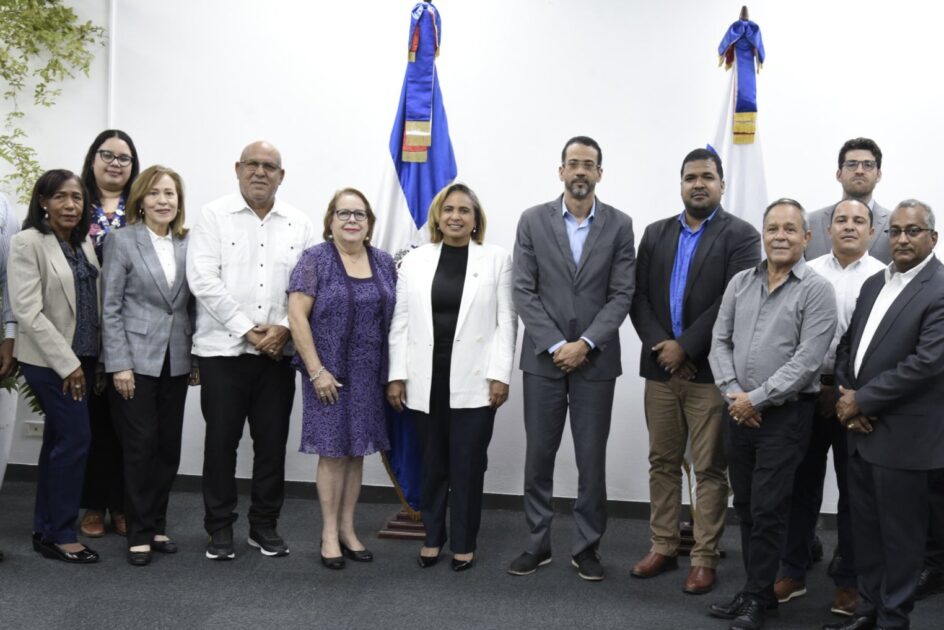 @DiputadosRD La diputada Dorina Rodríguez, proponente del Proyecto de Ley de Fomento, Promoción, Desarrollo y Fiscalización de la Producción Orgánica participó en el intercambio de pareceres junto al Dr. Lisandro Reyes