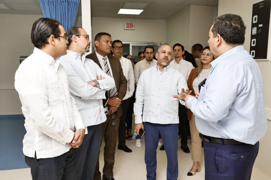 @DrMarioLama En #Santiago realizamos #hoy un recorrido de supervisión en las áreas en proceso de remozamiento del Hospital Regional Doctor José María Cabral y Báez