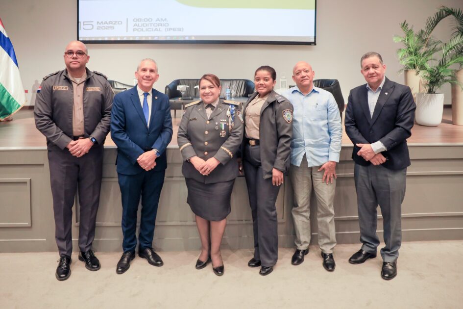 @Dida_RDO participa en el 1er Simposio de Atención Primaria en Salud de la Policía Nacional, donde nuestro analista Fribio Castellanos representó a la institución en el panel “La Atención Primaria en la Seguridad Social”