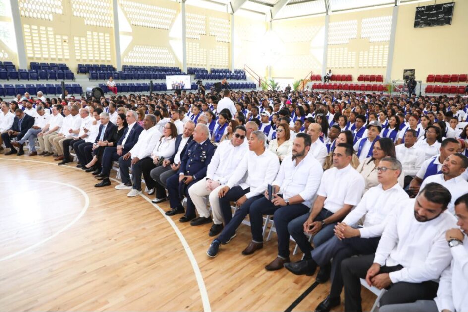 @LuisAbinader encabeza graduación de más de 1,300 jóvenes del programa Oportunidad 14-24 y la inauguración de la ampliación de escuela básica que beneficiará a 840 estudiantes, en Santiago