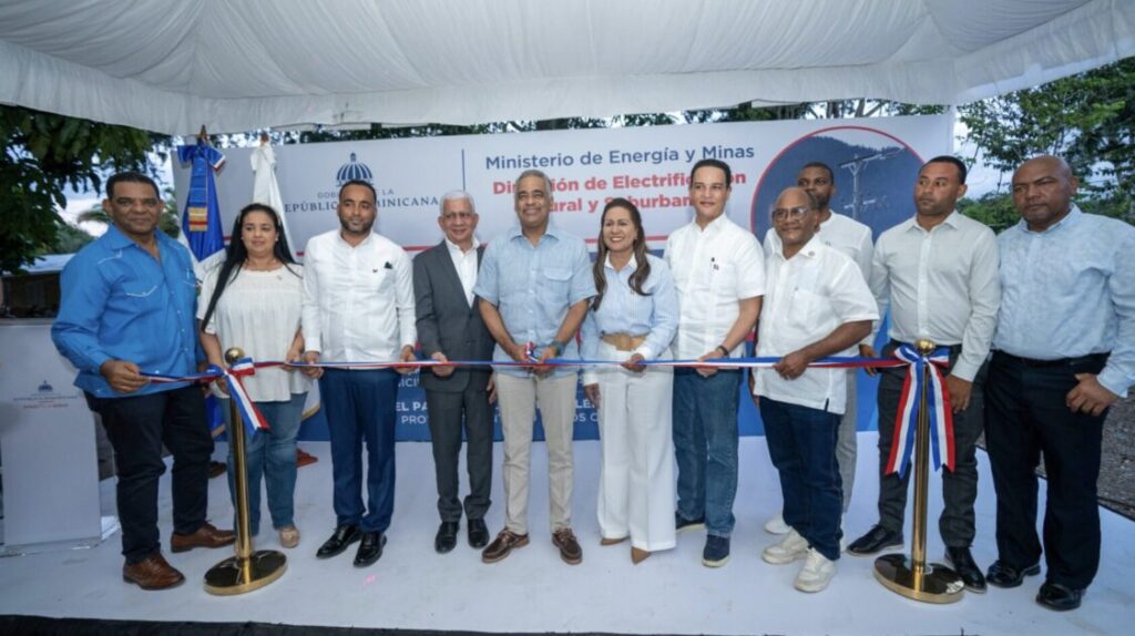 @JoelSantosE @EnergiayMinasRD inaugura proyectos de rehabilitación eléctrica en Sánchez Ramírez y Santiago