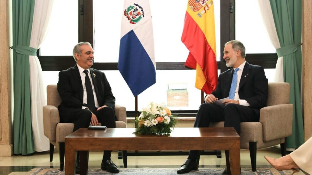 Presidente @LuisAbinader se reúne con el rey de España