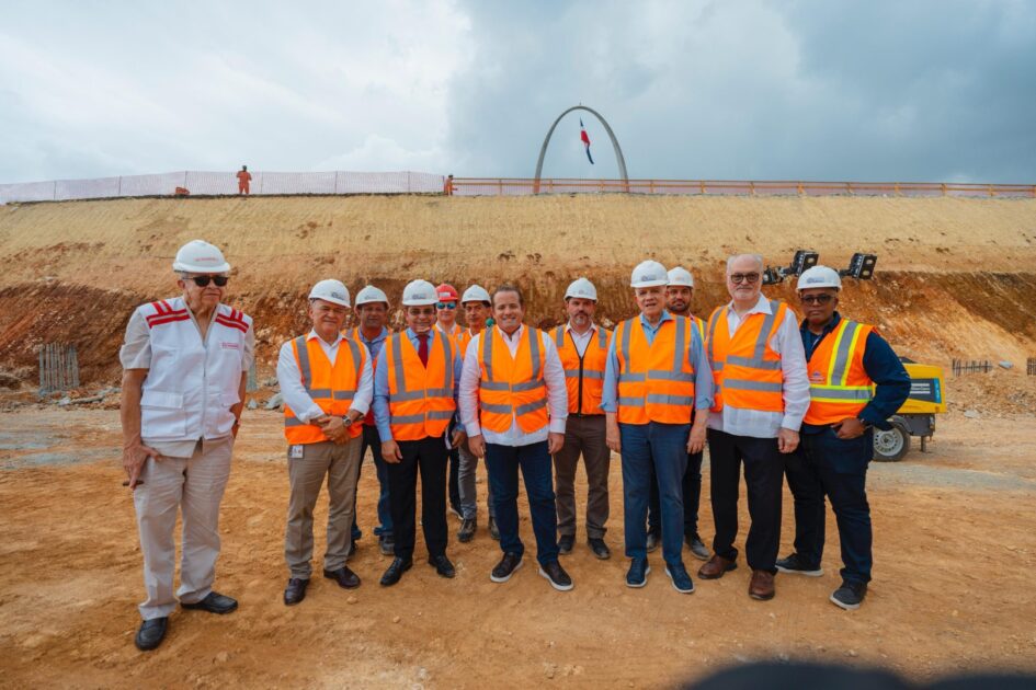 @JosePaliza y Estrella supervisan obras viales en Plaza de la Bandera e Isabel Aguiar; se realizan con recursos de Aerodom