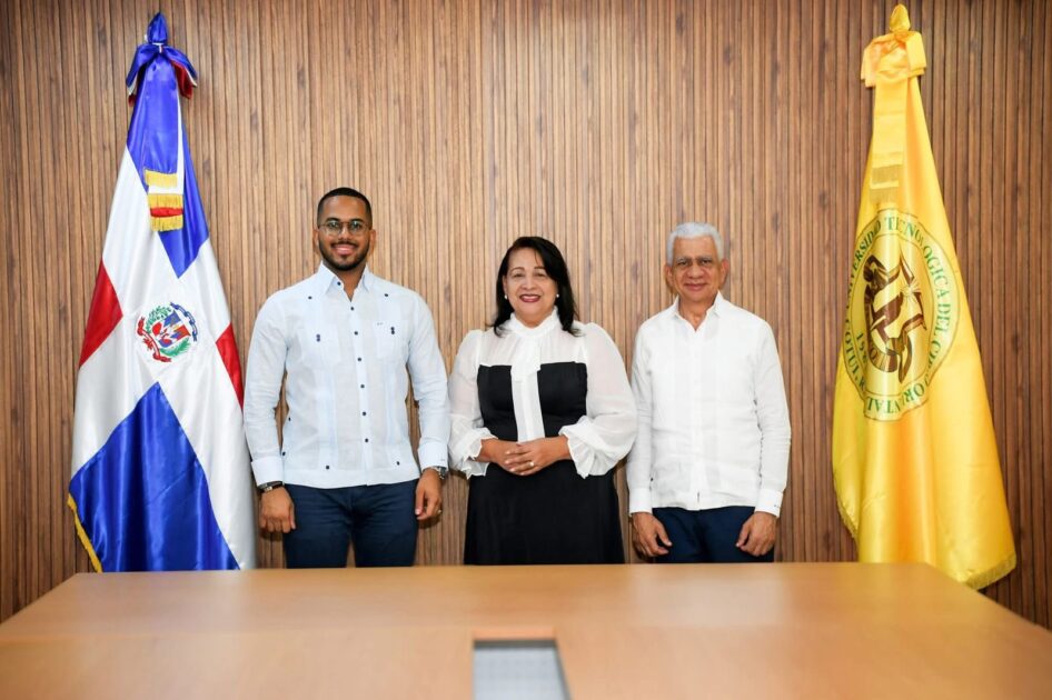 @RicardoDLSanto3 Junto al rector del @ITLARD, Rafael Feliz, y la rectora de la Universidad Uteco , trabajamos en un proyecto conjunto que permitirá llevar nuevas carreras ligadas a la tecnología