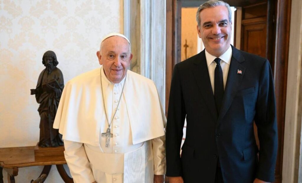 @LuisAbinader expresa pesar por el fallecimiento de su santidad el Papa Francisco