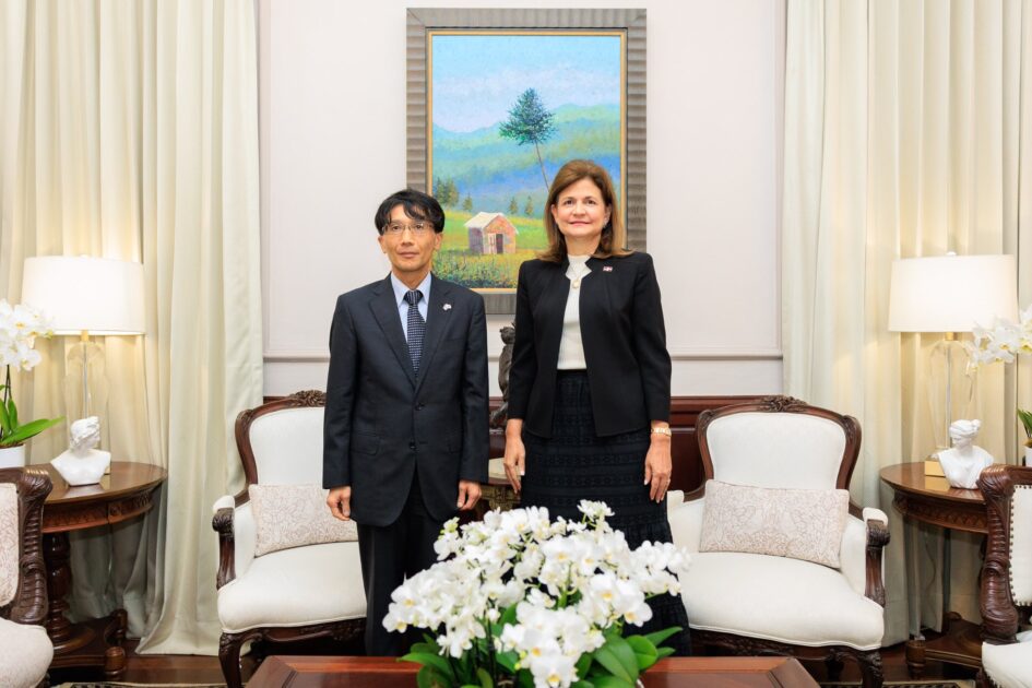 @RaquelPenaVice La vicepresidenta @RaquelPenaVice recibió al embajador de Japón en la República Dominicana, S.E. Hayakawa Osamu