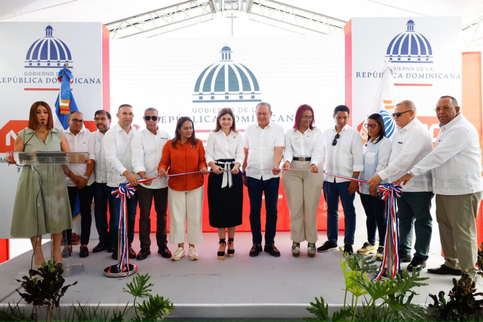 @RaquelPenaVice Entrega obras de infraestructura en Duarte