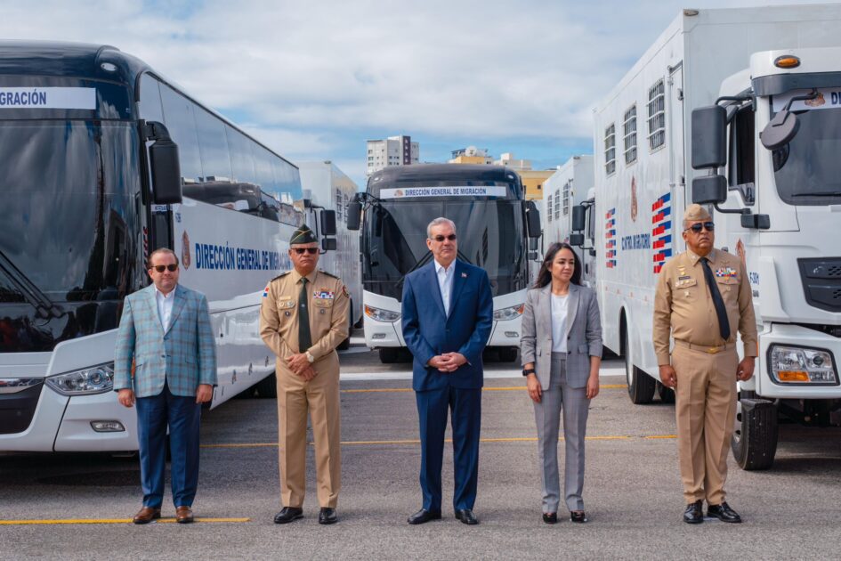 @JosePaliza hoy entregamos 30 camiones y 8 autobuses a Migración