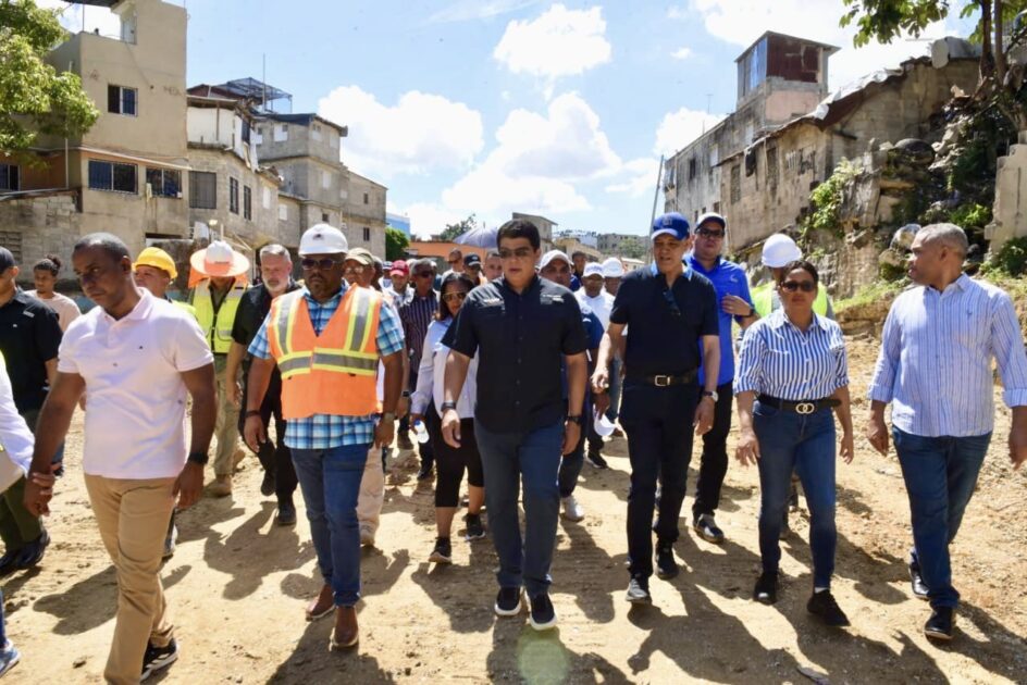 @FellitoSubervi supervisamos el saneamiento de la cañada Buenos Aires: 280 metros en proceso para beneficiar a más de 25,000 habitantes de Herrera