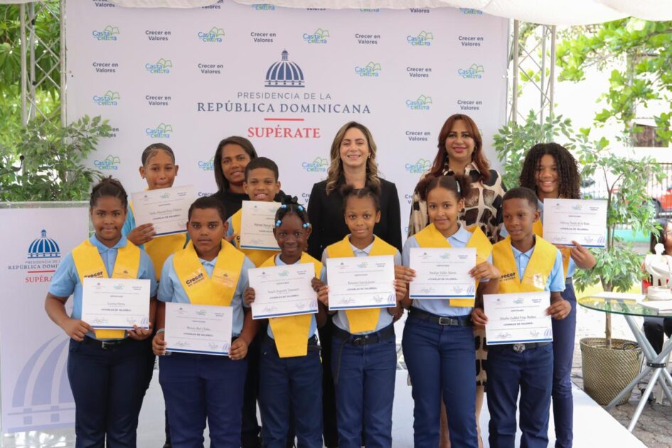 @GloriaReyesG En la 7ma entrega de certificados del Proyecto Crecer en Valores, reconocimos a niñas, niños y adolescentes de la Escuela José Bordas Valdez por su esfuerzo y crecimiento en valores, arte y comunidad