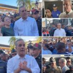@LuisAbinader junto a la Primera Dama, Raquel Arbaje de Abinader se presentaron al lugar de la tragedia de la discoteca #JetSet y le dieron solidaridad a familiares de los afectados