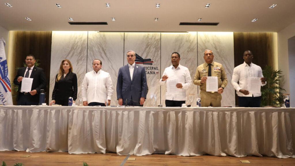Dirección General de Migración, Liga Municipal Dominicana, Fedomu y Fedodim firman acuerdo de apoyo a medidas del Gobierno para combatir inmigración ilegal y fortalecer soberanía nacional