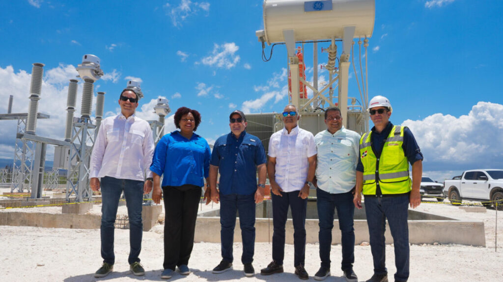 Gobierno supervisa labores de exploración de tierras raras en Pedernales