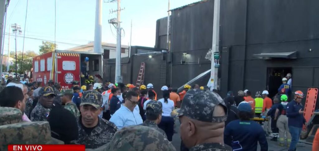 INFORME @PoliciaRD|Unas 46 perdonas rescatadas hasta el momento. | Presidente @LuisAbinader activa COE ante colapso techo centro de diversión Jet Set