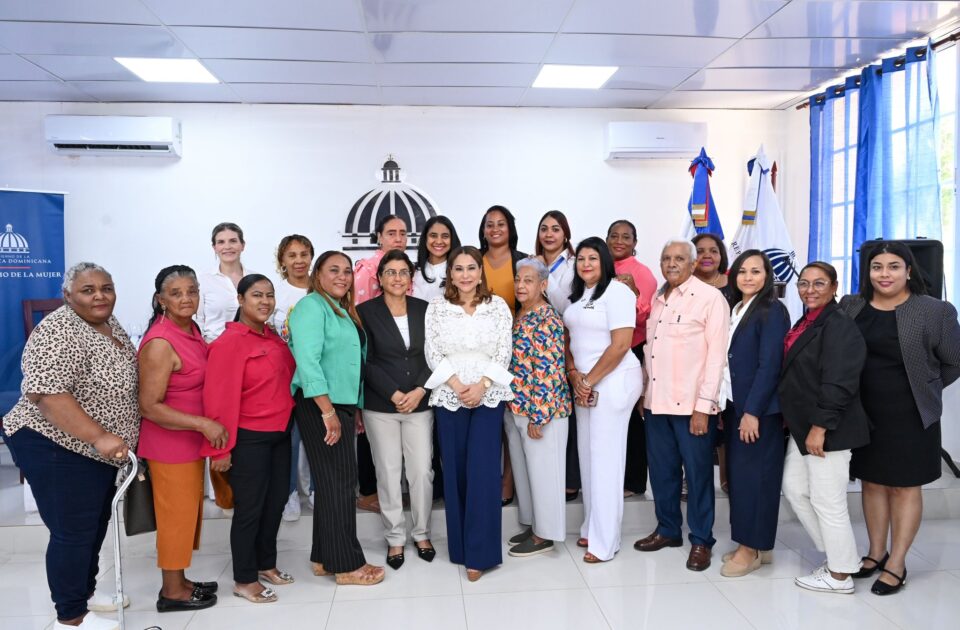 @MayraJimenezTFJ Hoy dimos otro paso importante para impulsar la autonomía económica, la esperanza en el porvenir y transformar desafíos en oportunidades para las mujeres de la provincia #Dajabón