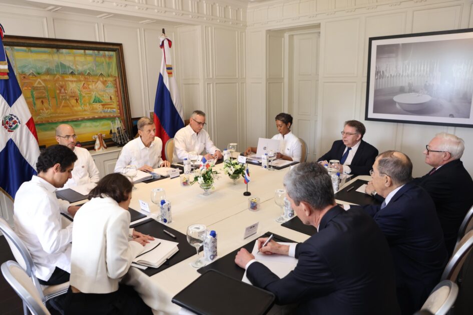 @MirexRD El canciller @RobalsdqAlvarezsostuvo una audiencia con su homólogo de la Federación de Rusia, Sergey Lavrov, quien se encuentra en una visita oficial en nuestro país.
