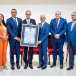 @RicardoDLSanto3 Desde el @SenadoRD, hemos entregado un merecido reconocimiento al poeta y ensayista José Mármol, destacado exponente de la literatura dominicana