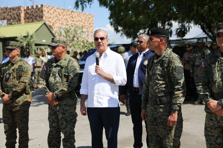 @LuisAbinader visitó Jimaní como parte del recorrido de supervisión fronteriza, donde se verificaron las operaciones de control migratorio y el funcionamiento de las unidades coordinadas en la zona