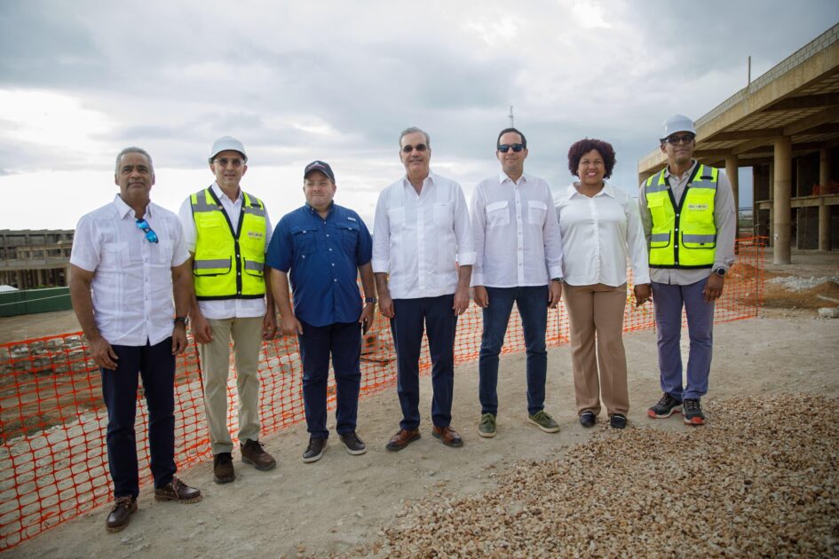 Para concluir su recorrido por la zona fronteriza,@LuisAbinader conoció los avances en la construcción del hotel Iberostar Cabo Rojo, que albergará 580 habitaciones