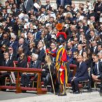 @LuisAbinader Desde la plaza de San Pedro en Roma, acompañamos al mundo en este momento de recogimiento y oración ante la partida del papa Francisco