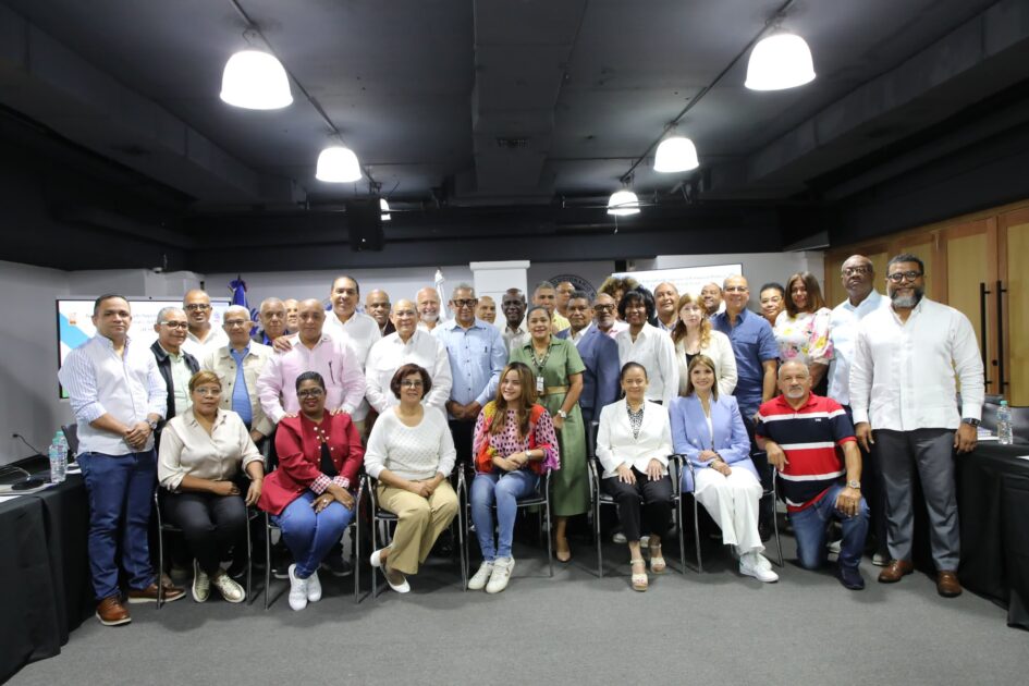 @PRM_Oficial La formación es el primer paso en la construcción de nuestra democracia!Hoy nuestros miembros se capacitaron en el Diplomado en Administración Electoral sobre Fundamentos de Derecho Constitucional