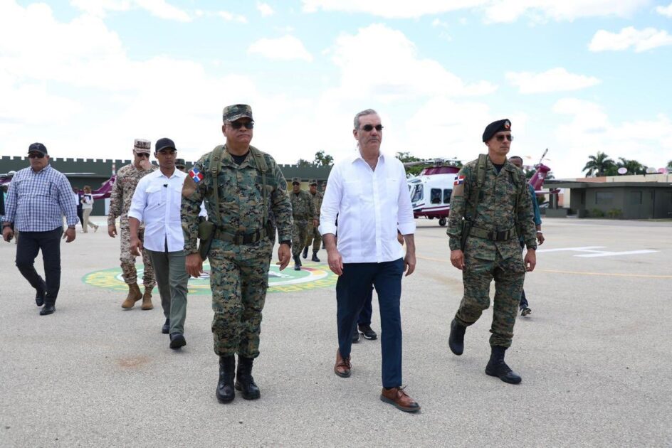 SEGURIDAD NACIONAL RD |@luisabinader en recorrido por la zona fronteriza , REFUERZO, despliegue operativo y evaluación área  muro fronterizo.