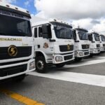 Refuerzan repatriaciones de haitianos indocumentados con 50 camiones y 8 autobuses, entregados por @LuisAbinader a la @MigracionRDo