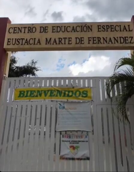 @EducacionRDo a través de TRAE entregamos tres modernos autobuses adaptados para el transporte de estudiantes con discapacidad