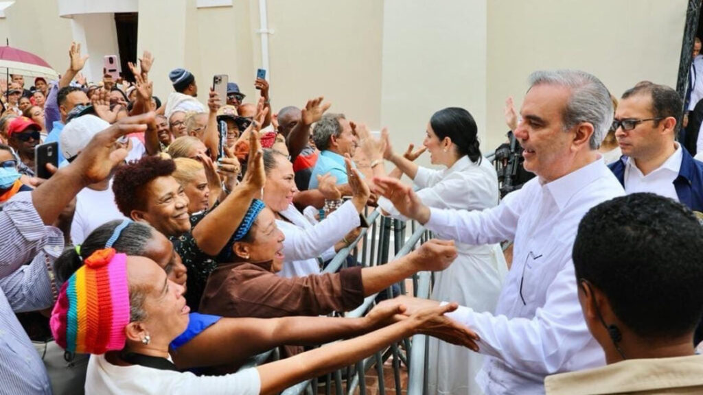 HomeroFigueroaG Durante este fin de semana, el presidente @LuisAbinader visitará las provincias de Santiago y Espaillat, donde realizará varias inauguraciones de obras