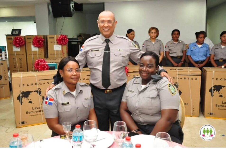 @PoliciaRD Un homenaje al compromiso y al corazón que sostiene esta institución en el día de las madres 2025